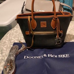 Small navy blue Dooney & Bourke purse